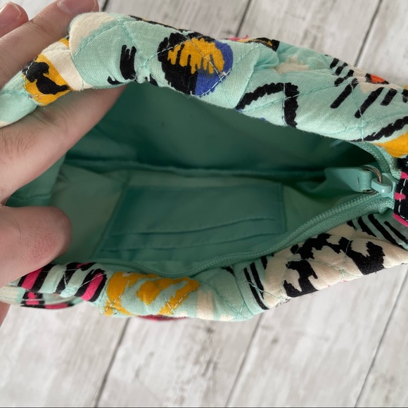 PREOWNED VERA BRADLEY CROSS BODY MINT GREEN PURSE BAG. - Picture 6 of 6